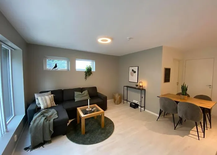 With Free Parking Near Trail Leilighet *